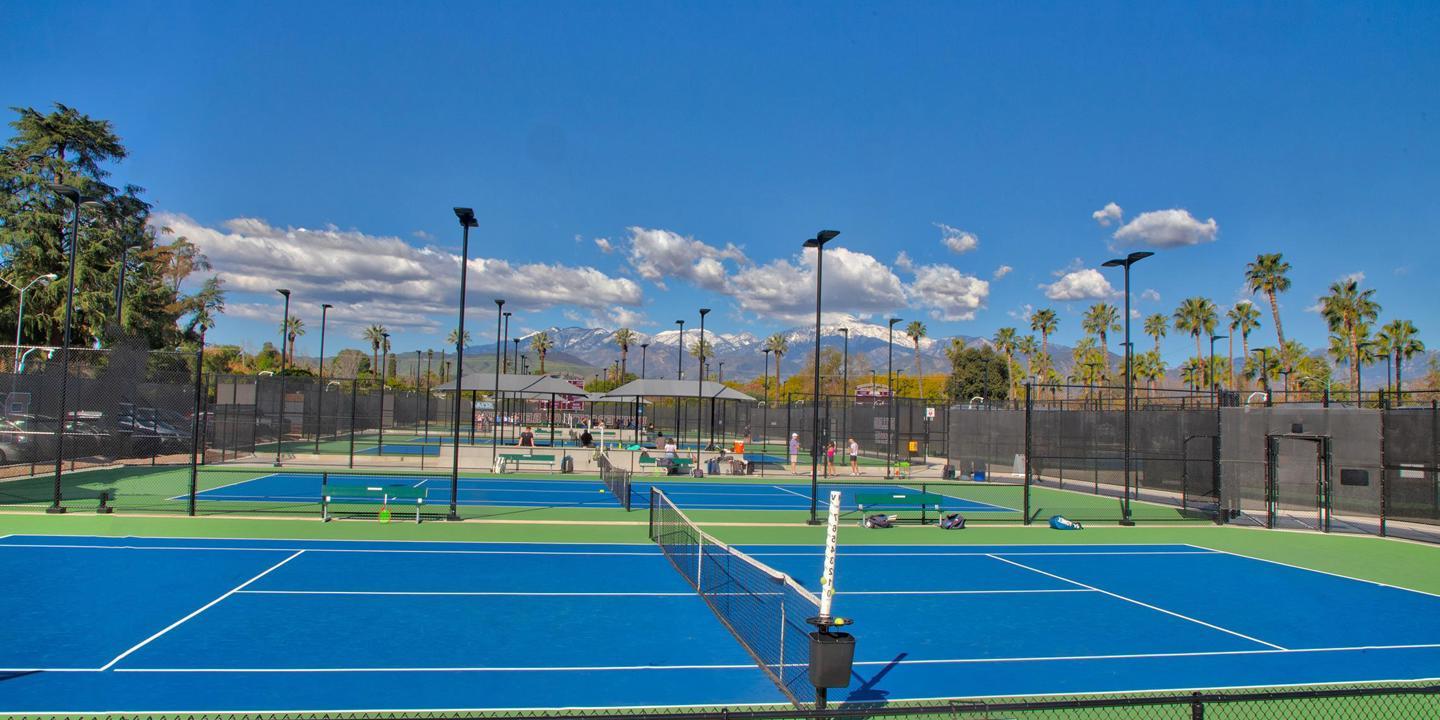 Image carousel - Tennis Courts